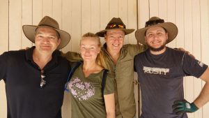Outback Links Volunteer Trip - Volunteers in action